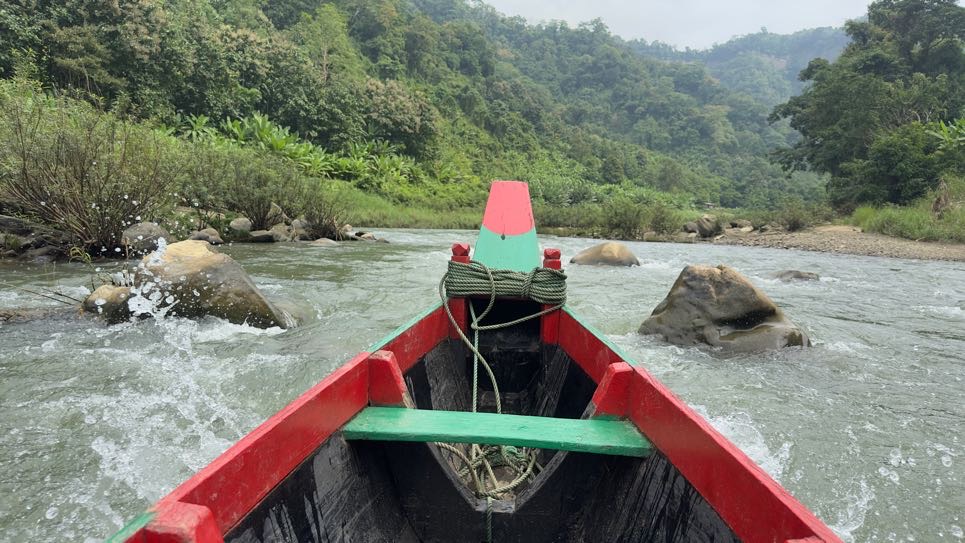 Floating on the Shangu river beside the hill and stone